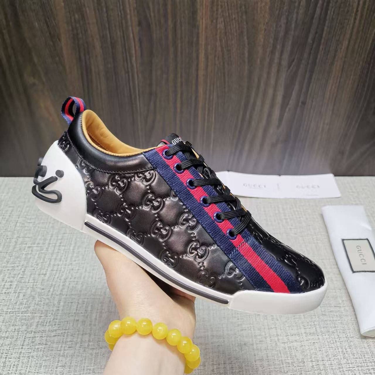 GUCC_I VINTAGE LOW TOP BLACK PREMIUM LEATHER SNEAKER