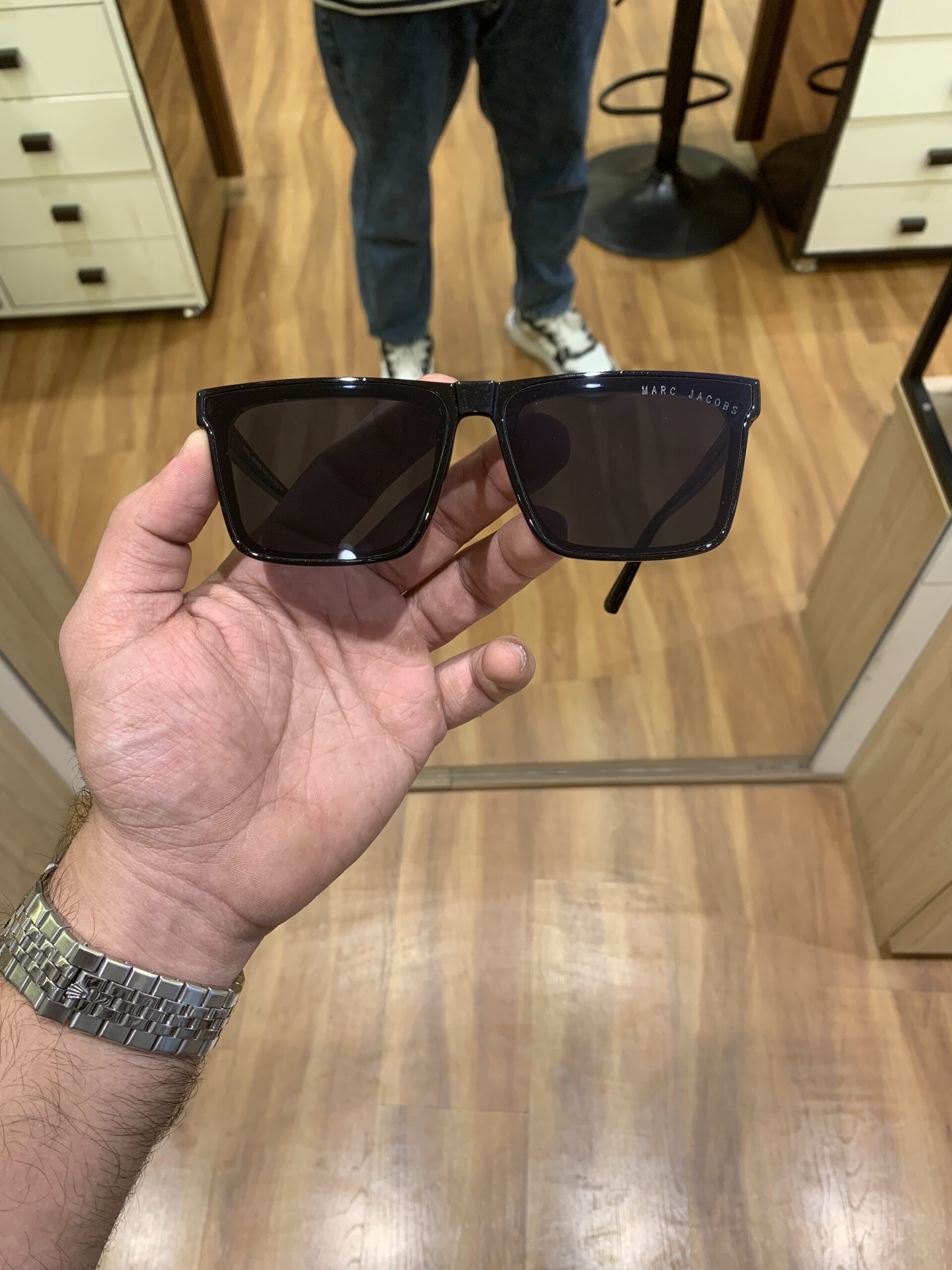 Marc_jacobs_square_full_black