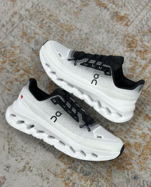 On Running Cloud tilt 2.0 Black Ivory