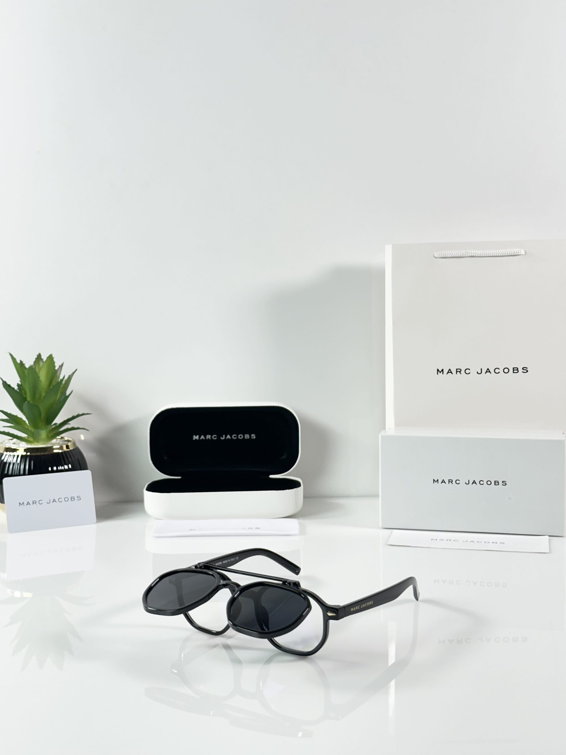 Marc Jacobs 1005 Flip Shine Black