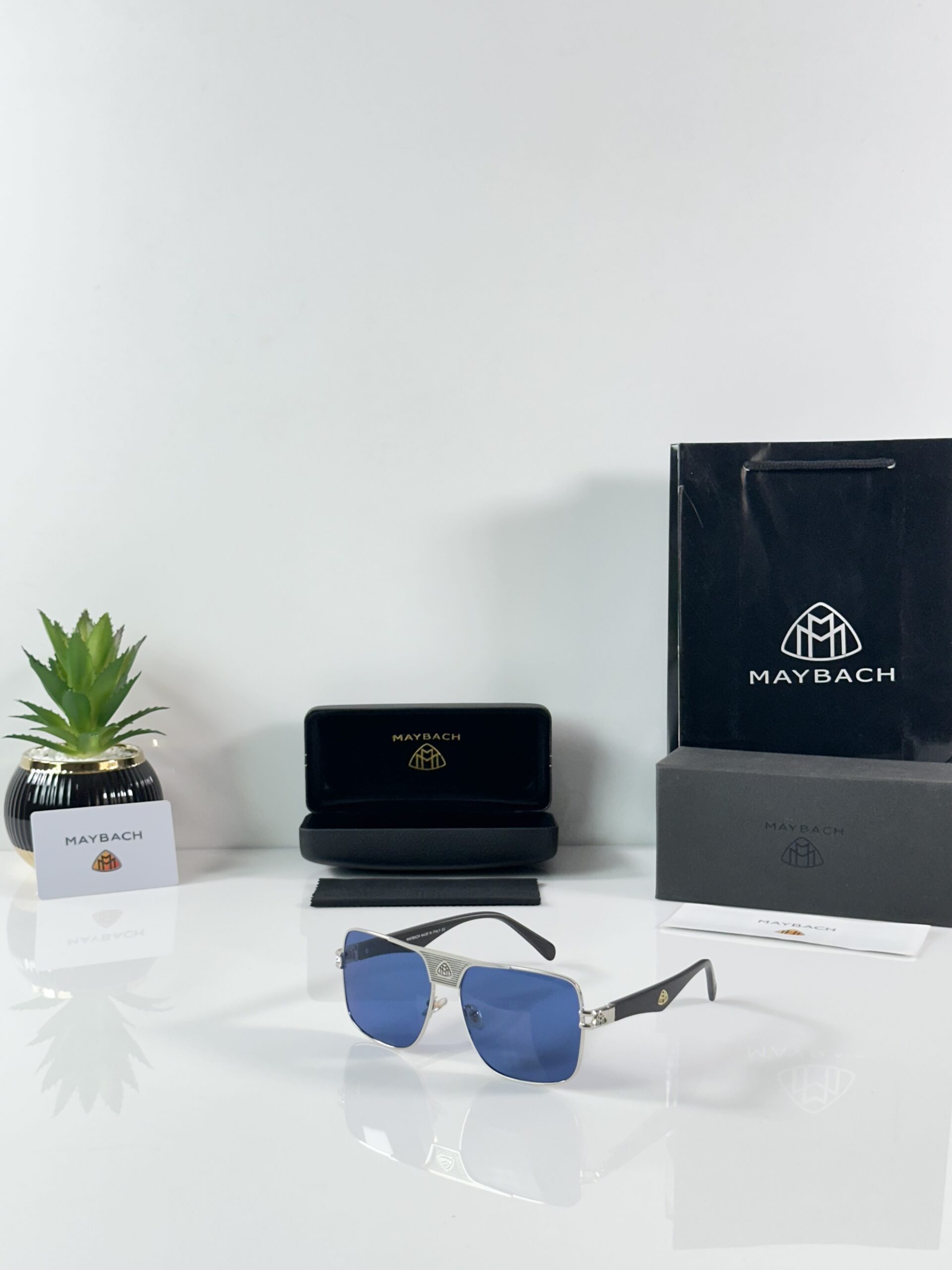 Maybach 2220 Silver Blue