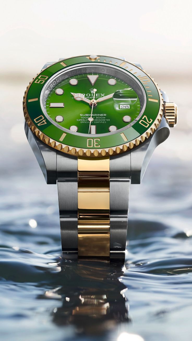 Role_x Oyster Perpetual Submarine 2Ton-Gold-Green