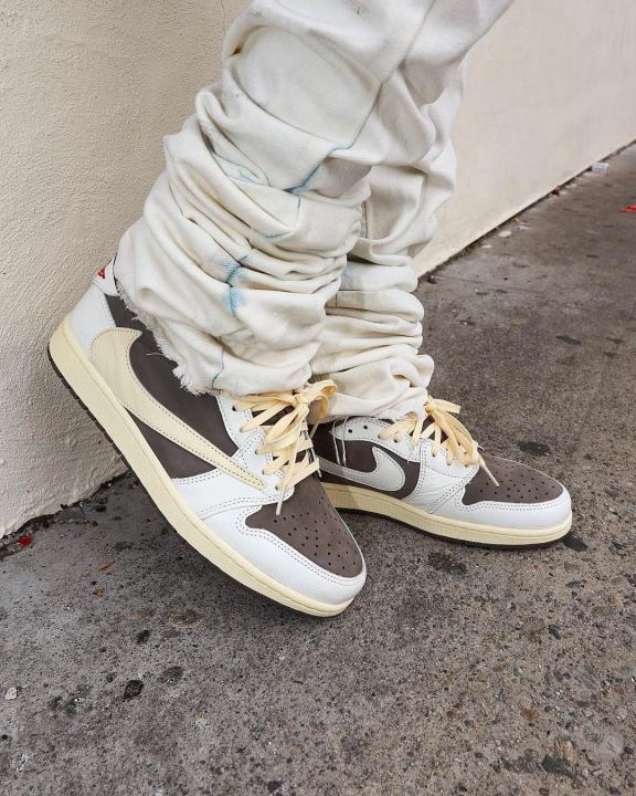 Semi UA Travis Scott X Air Jordan 1 Low Og Reverse Mocha