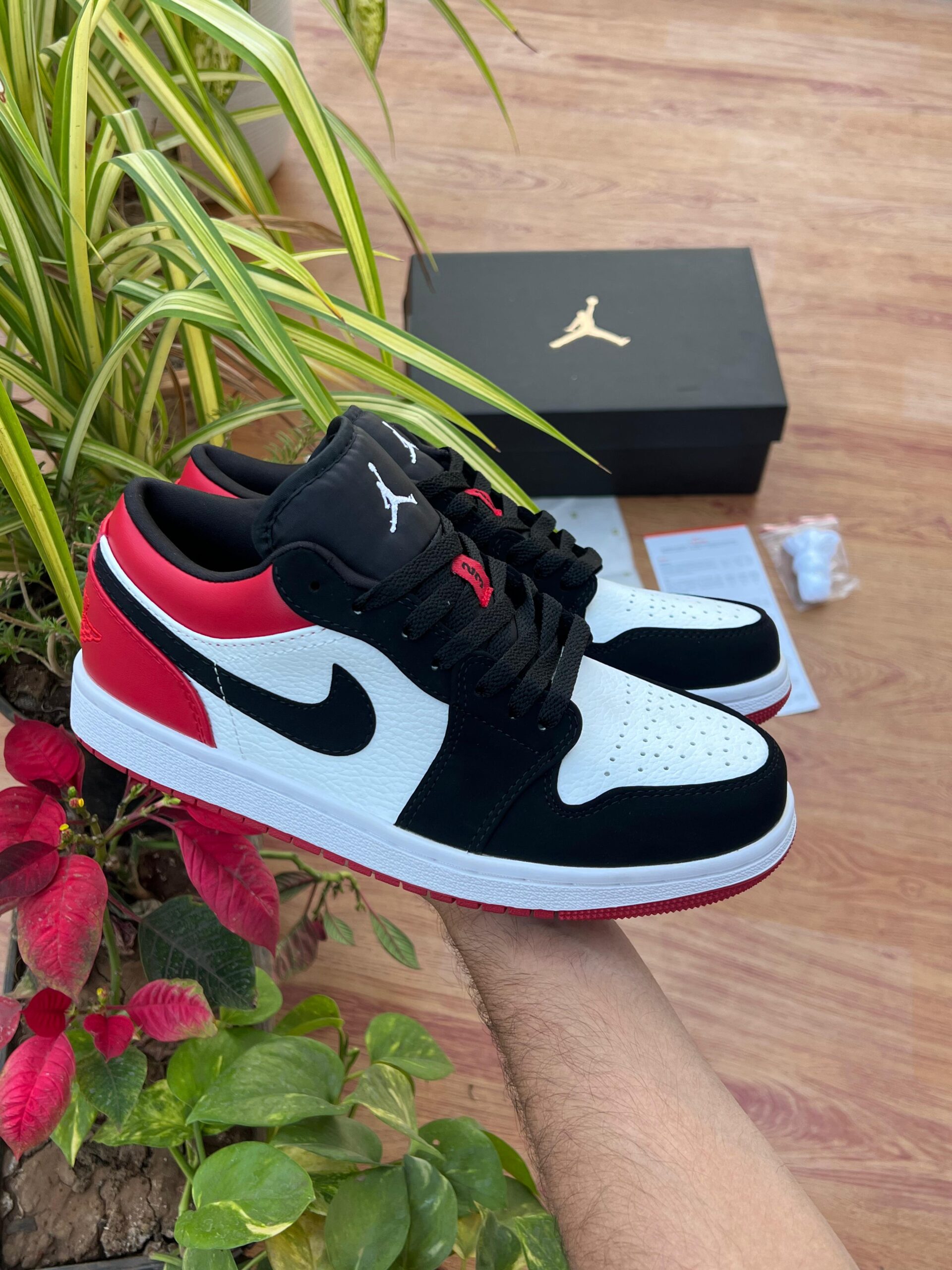 AIR JORDAN 1 LOW Og Black Toe