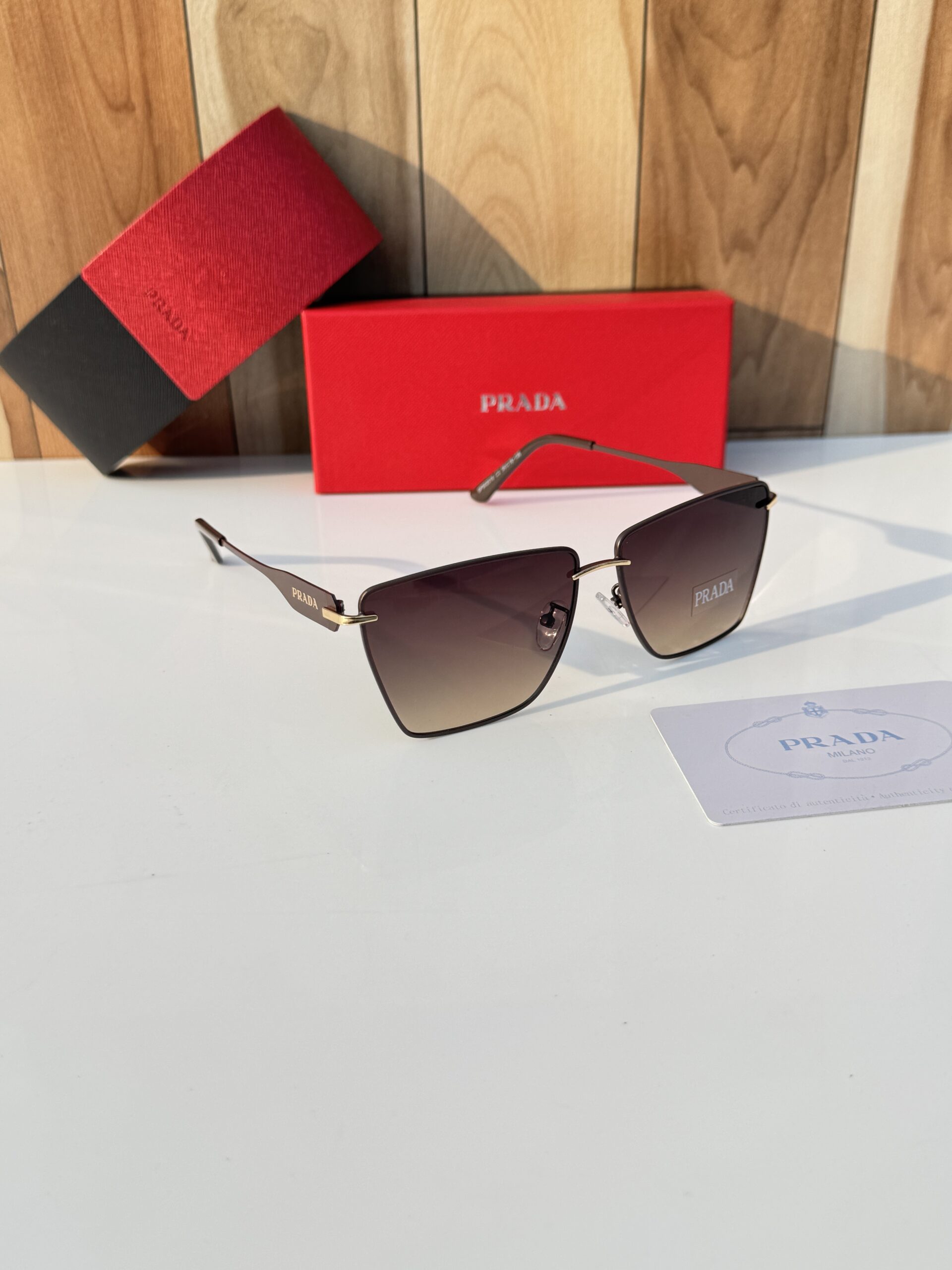 Prada_2018_gold_brown