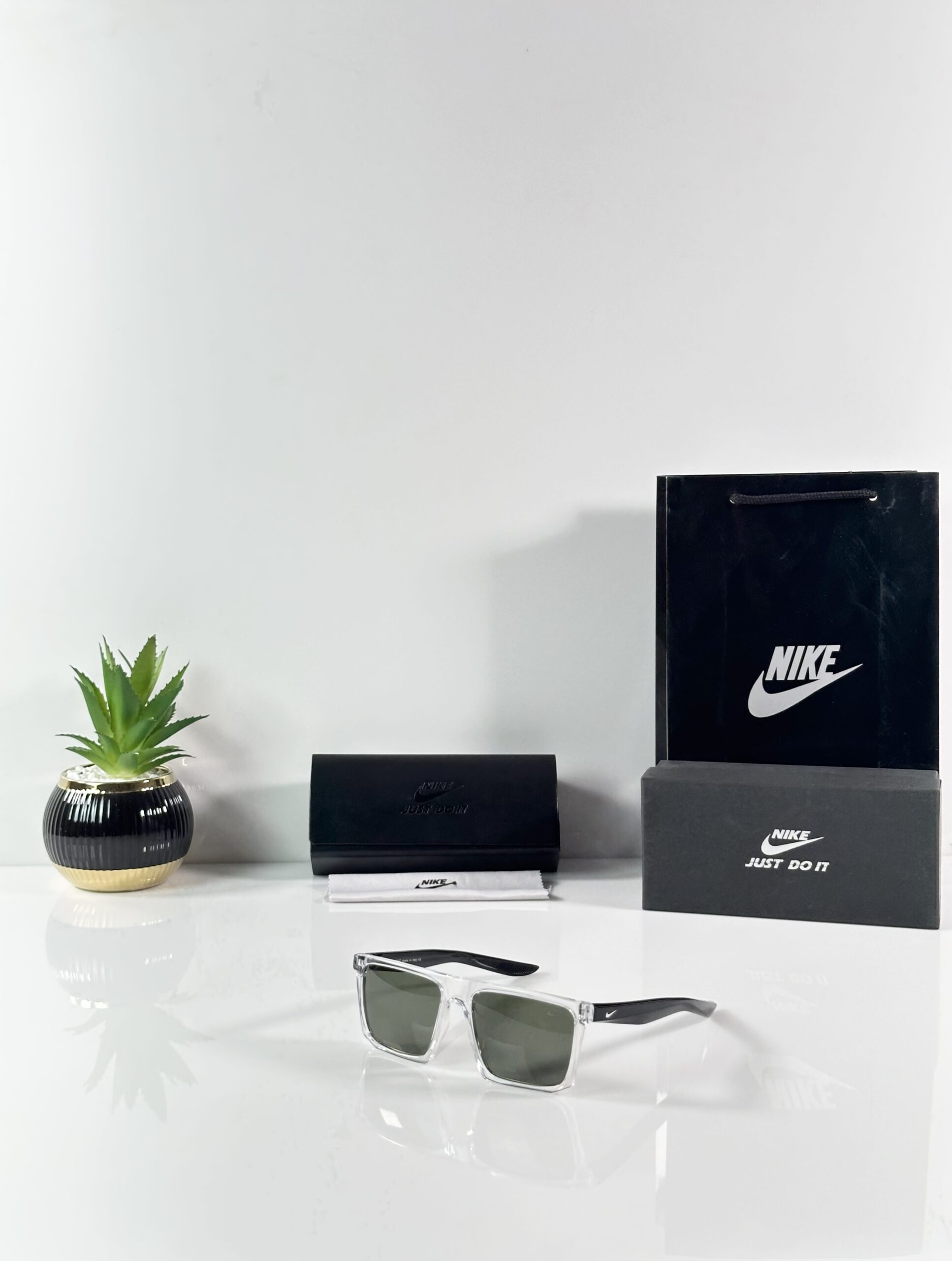 Nike_2239_Water_Black_Green