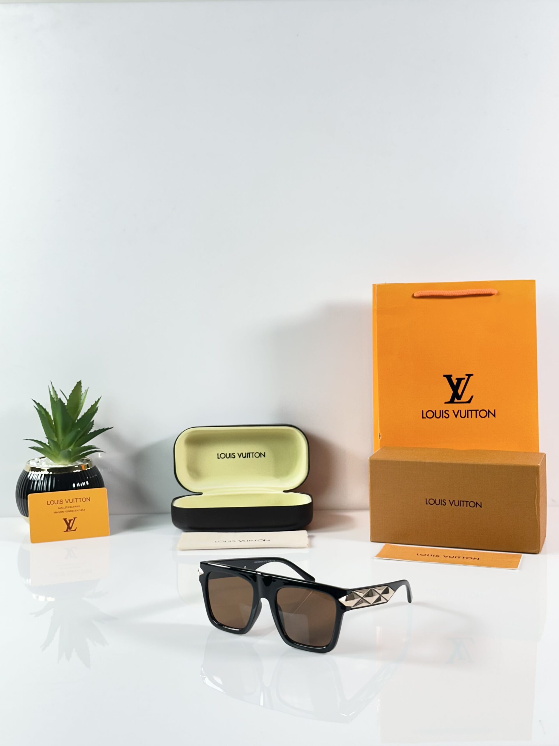 Louis_Vuitton_115_Brown