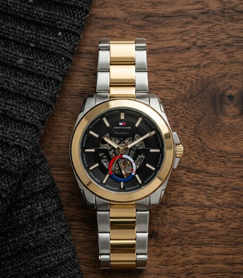 Tomm_y Hilfiger automatic skeleton