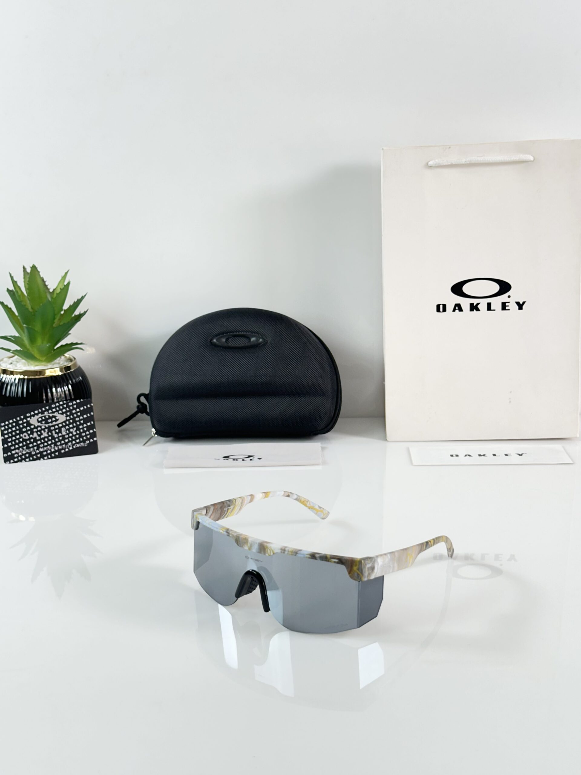 Oakley_9957_Marble_Silver_Mercury