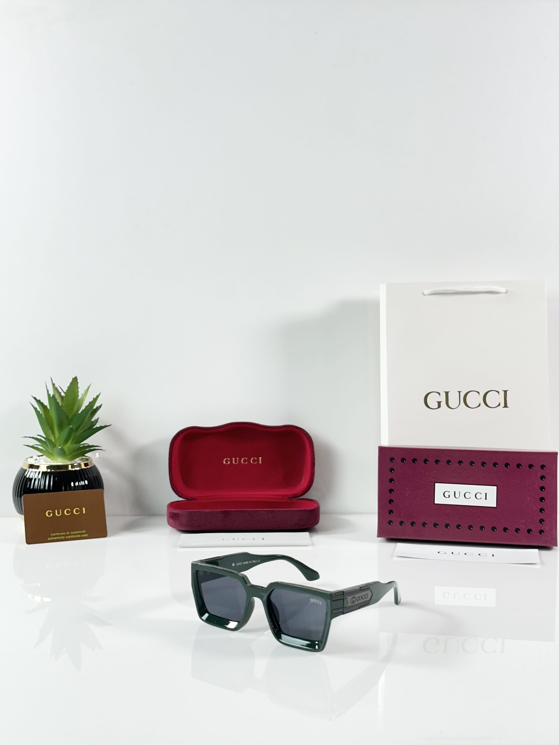 Gucci_02_Green_Black