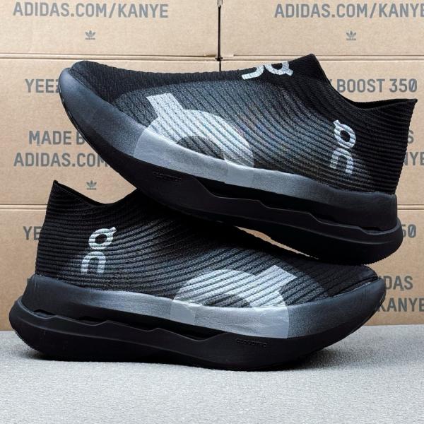 On Cloudboom Strike LS black