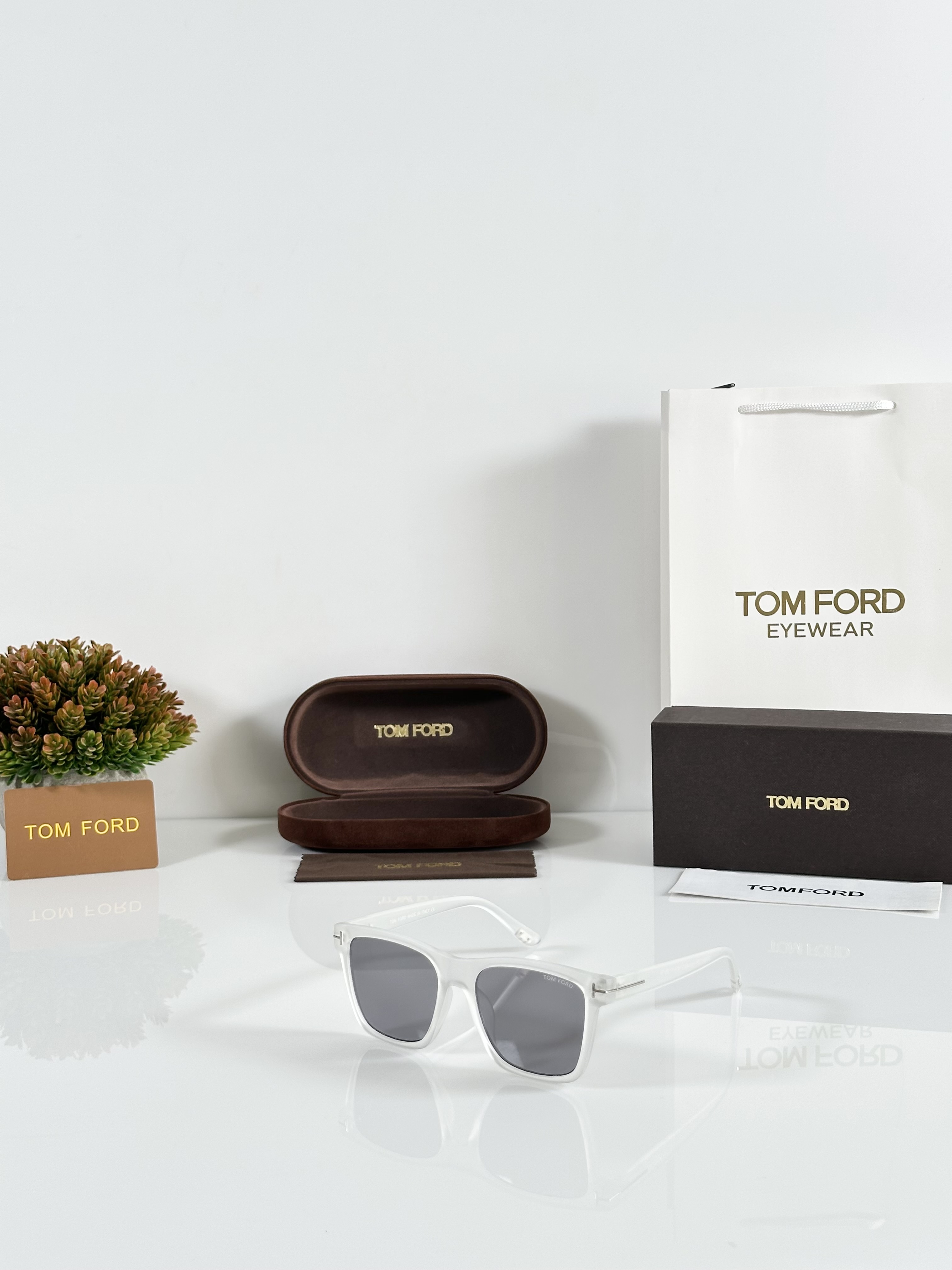 Tomford 395 Ice Black