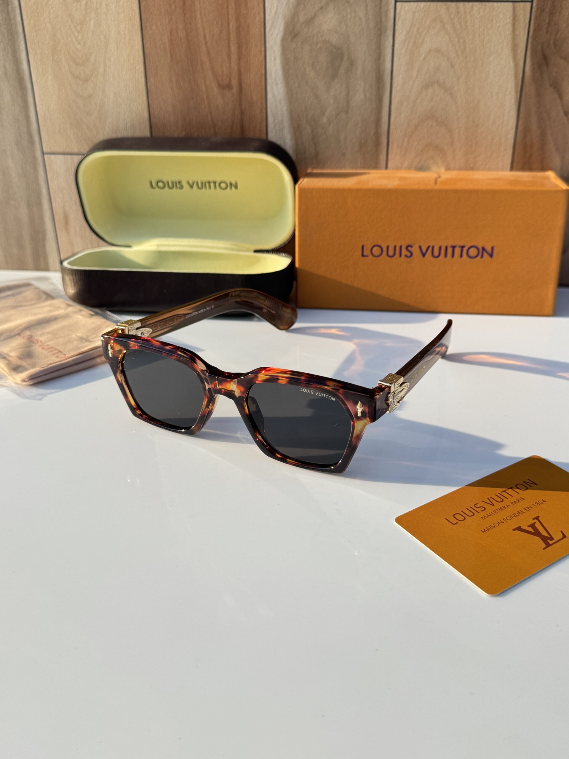 Louis_vuitton_1139_tiger_black