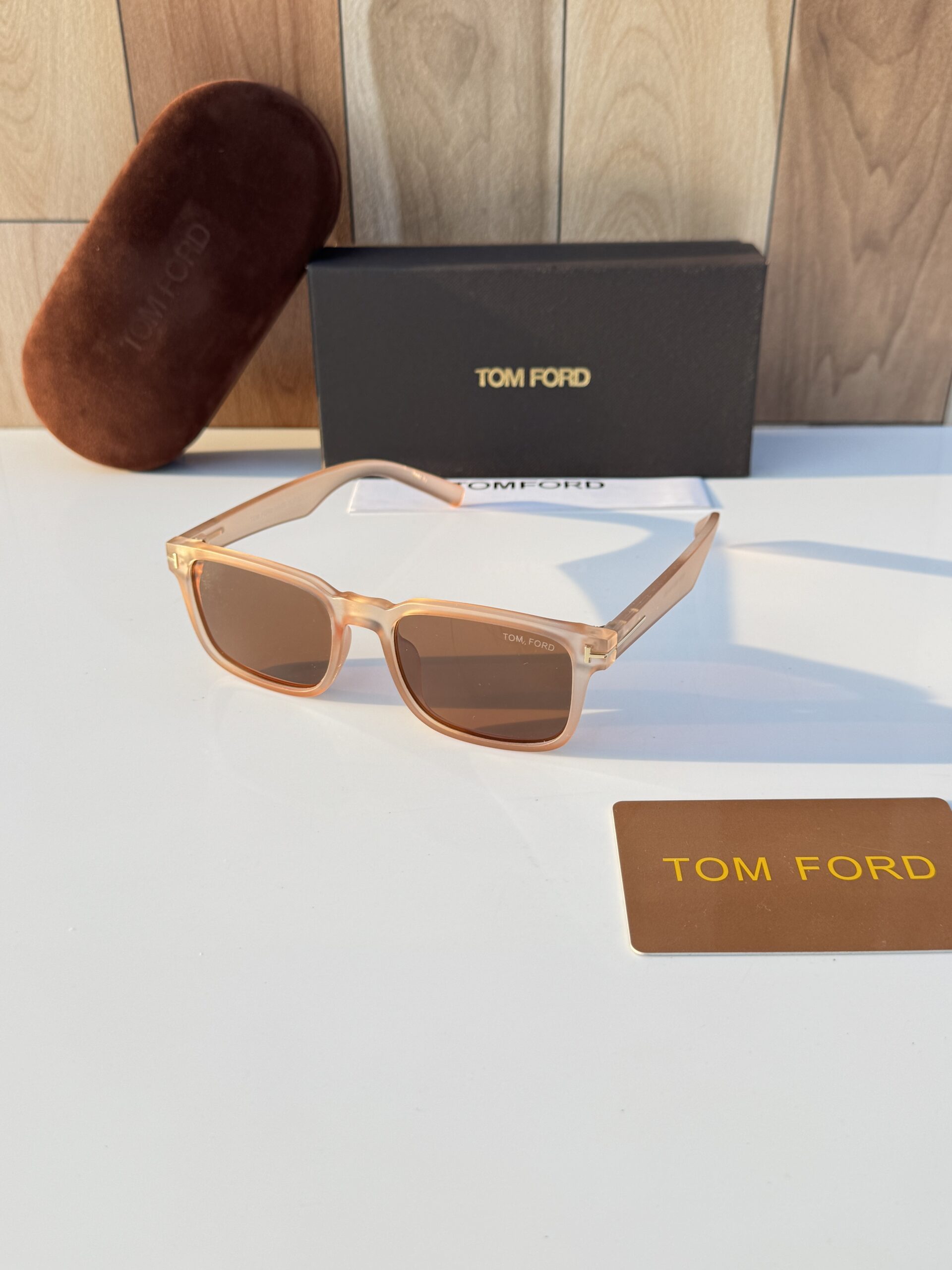 Tomford_826_peach_brown