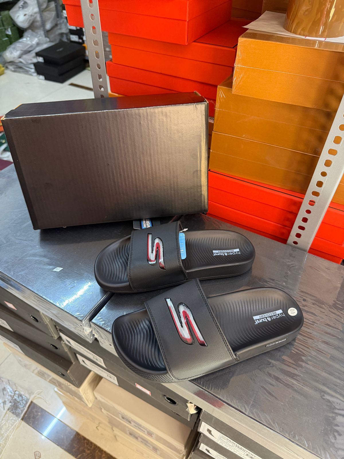 Skecherrs Hyper Burst Soft Premium Flip-Flop BLACK