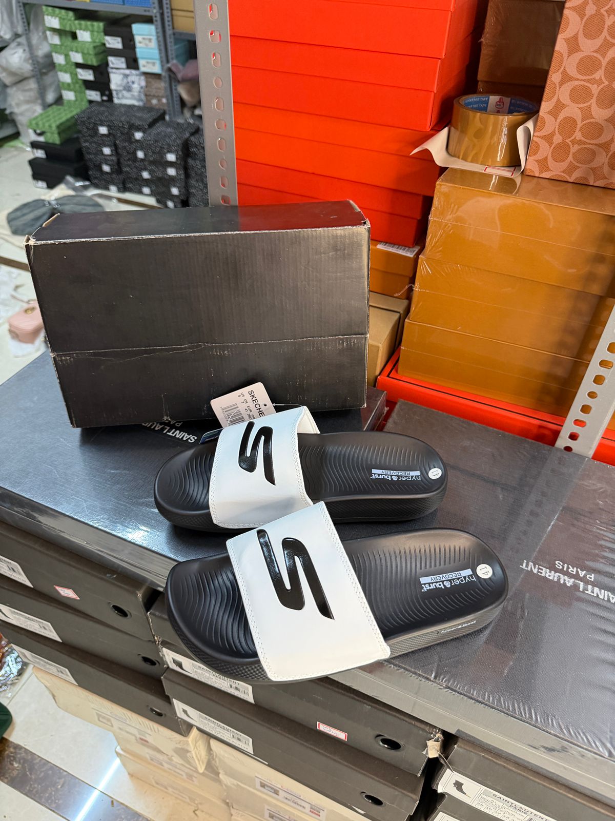 Skecheerss Hyper Burst Slide white black