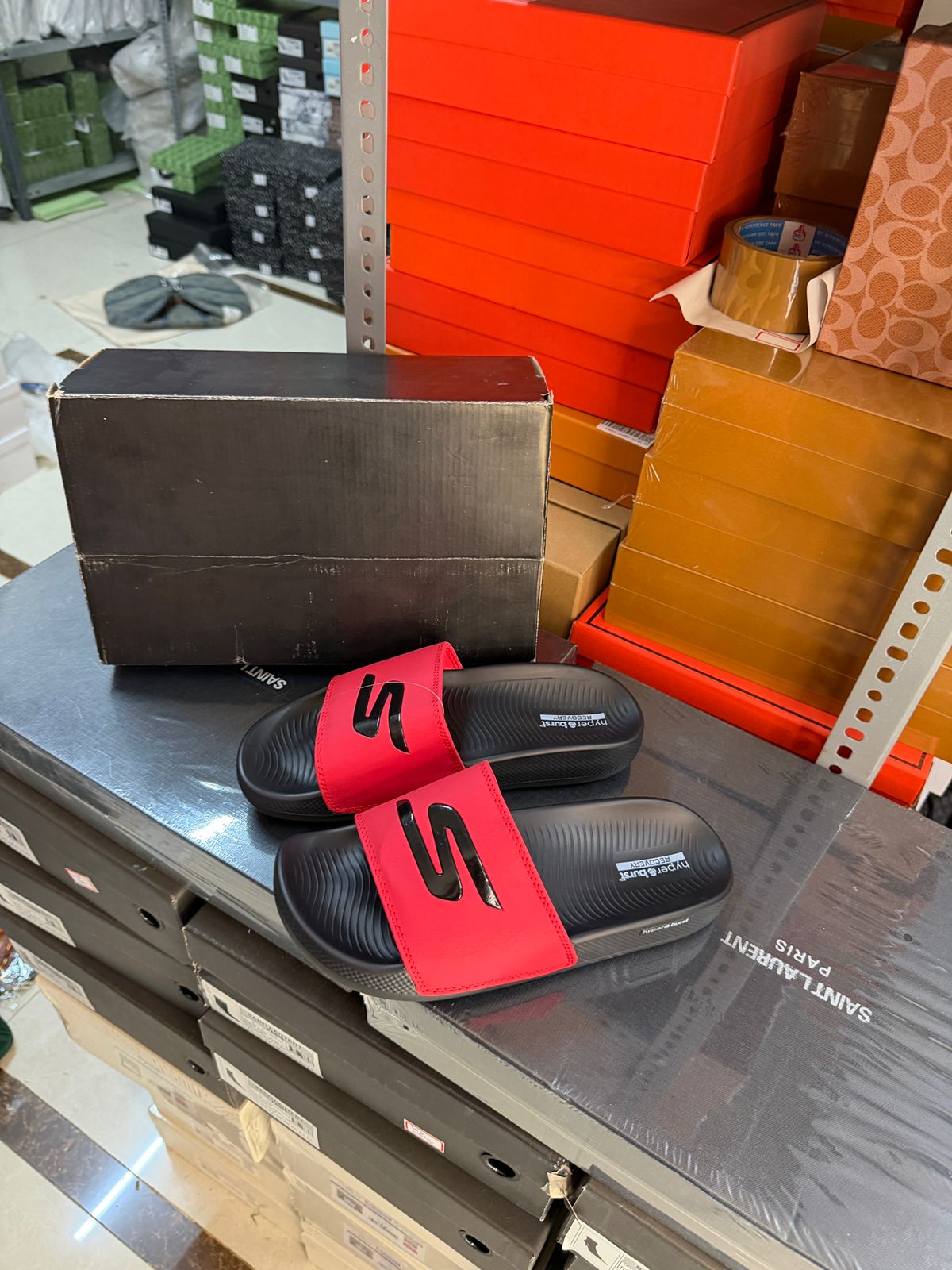 Skecheerss Hyper Burst Slide black red