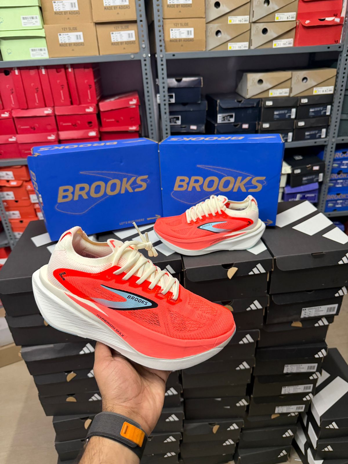 Brooks Hyperion Max 3 CoconutFiery CoralAtomizer