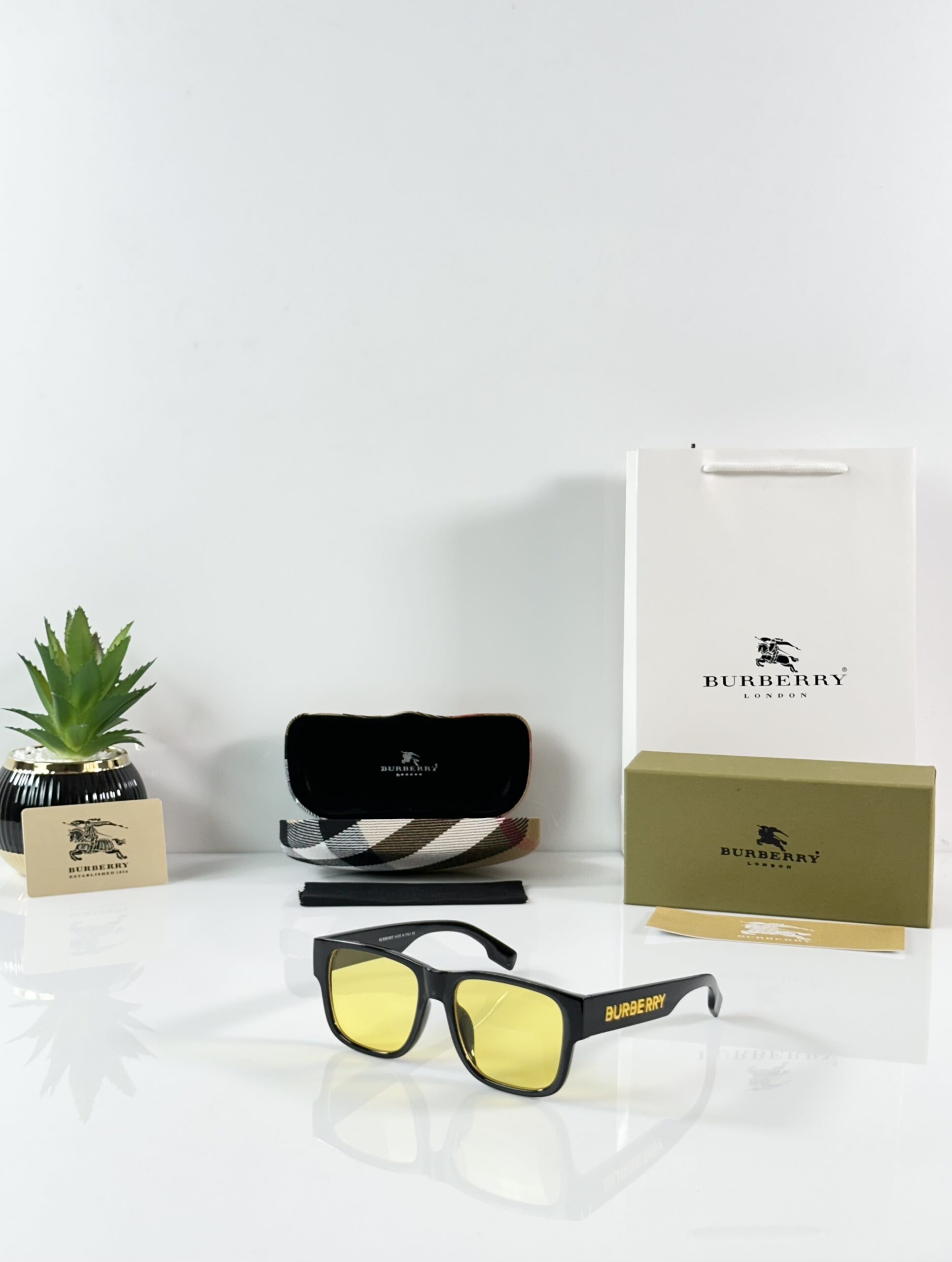 Burberry_4358_Black_Yellow